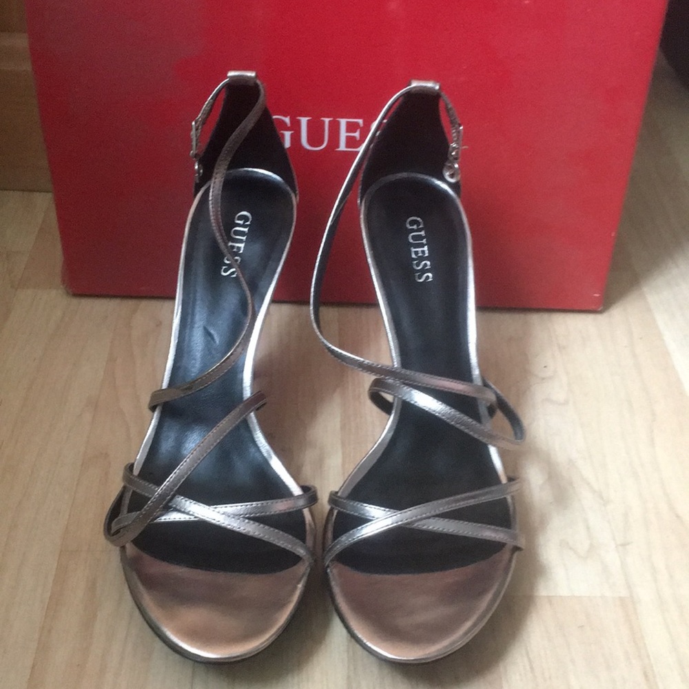 Guess Silver Pewter Genuine Leather JANET Size 8.5M Strap Heel